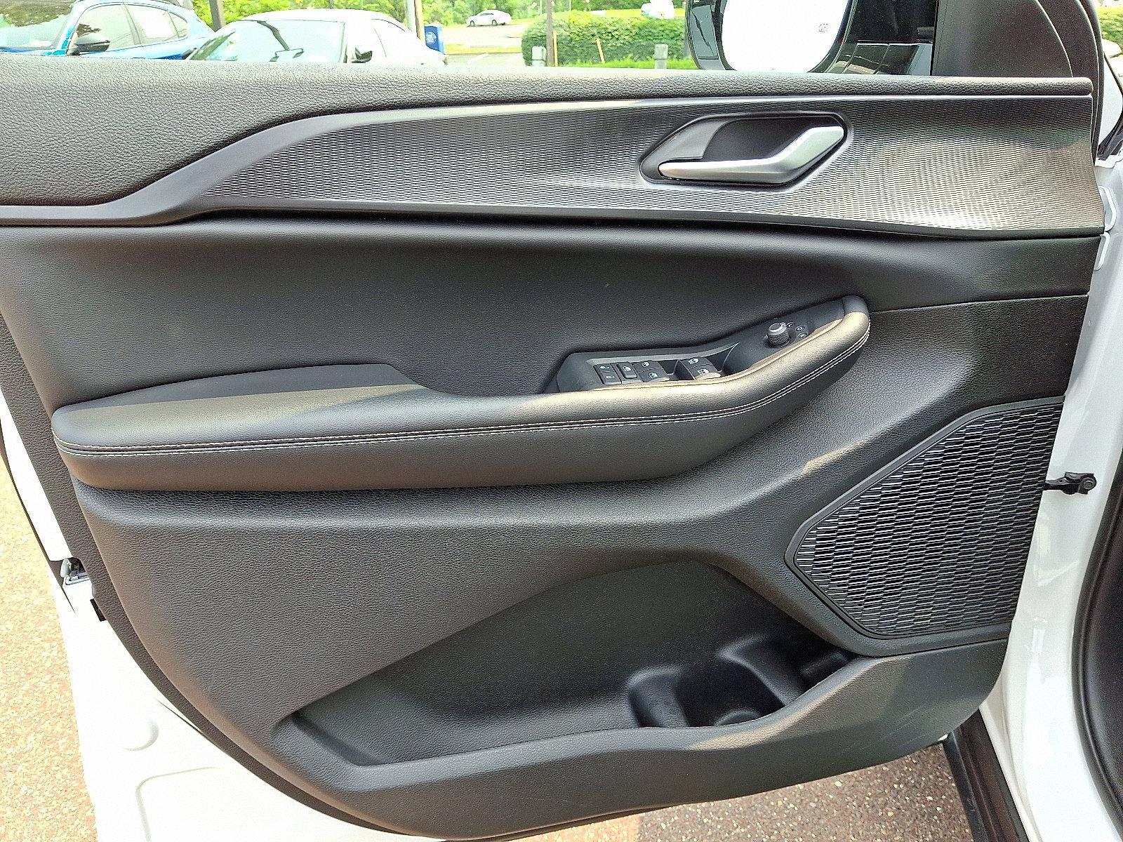 2023 Jeep Grand Cherokee Vehicle Photo in Willow Grove, PA 19090