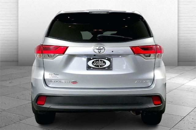 2017 Toyota Highlander Vehicle Photo in Lees Summit, MO 64086
