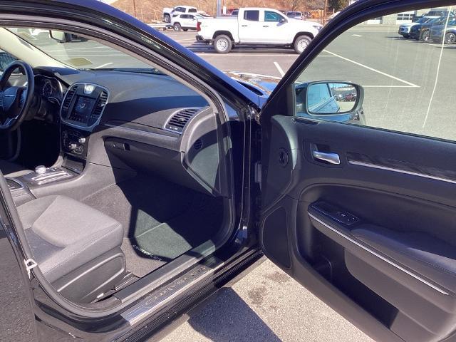 2022 Chrysler 300 Vehicle Photo in Gardner, MA 01440
