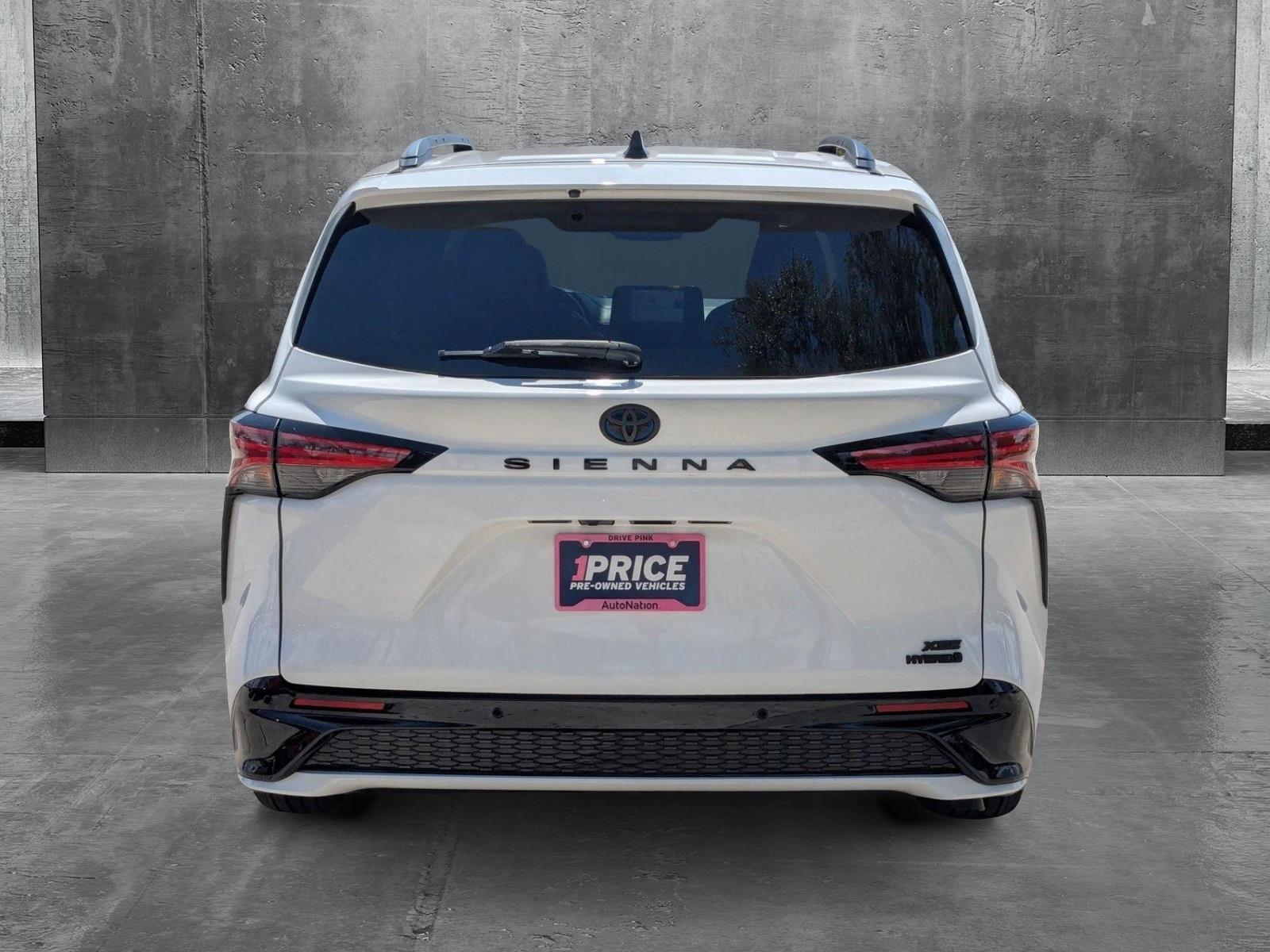 2022 Toyota Sienna Vehicle Photo in Pembroke Pines , FL 33084