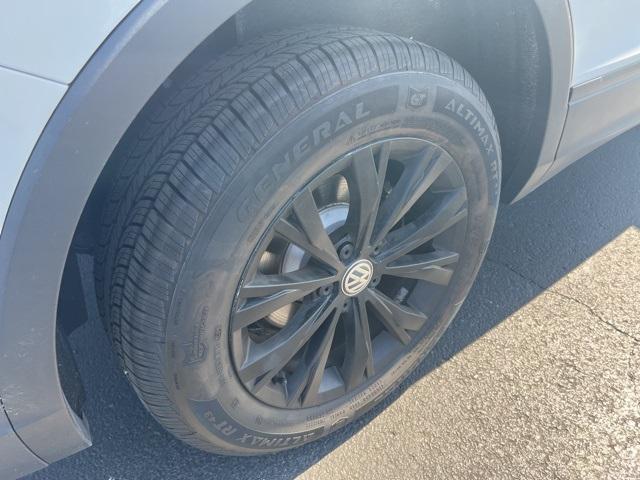 2018 Volkswagen Tiguan Vehicle Photo in GREEN BAY, WI 54304-5303