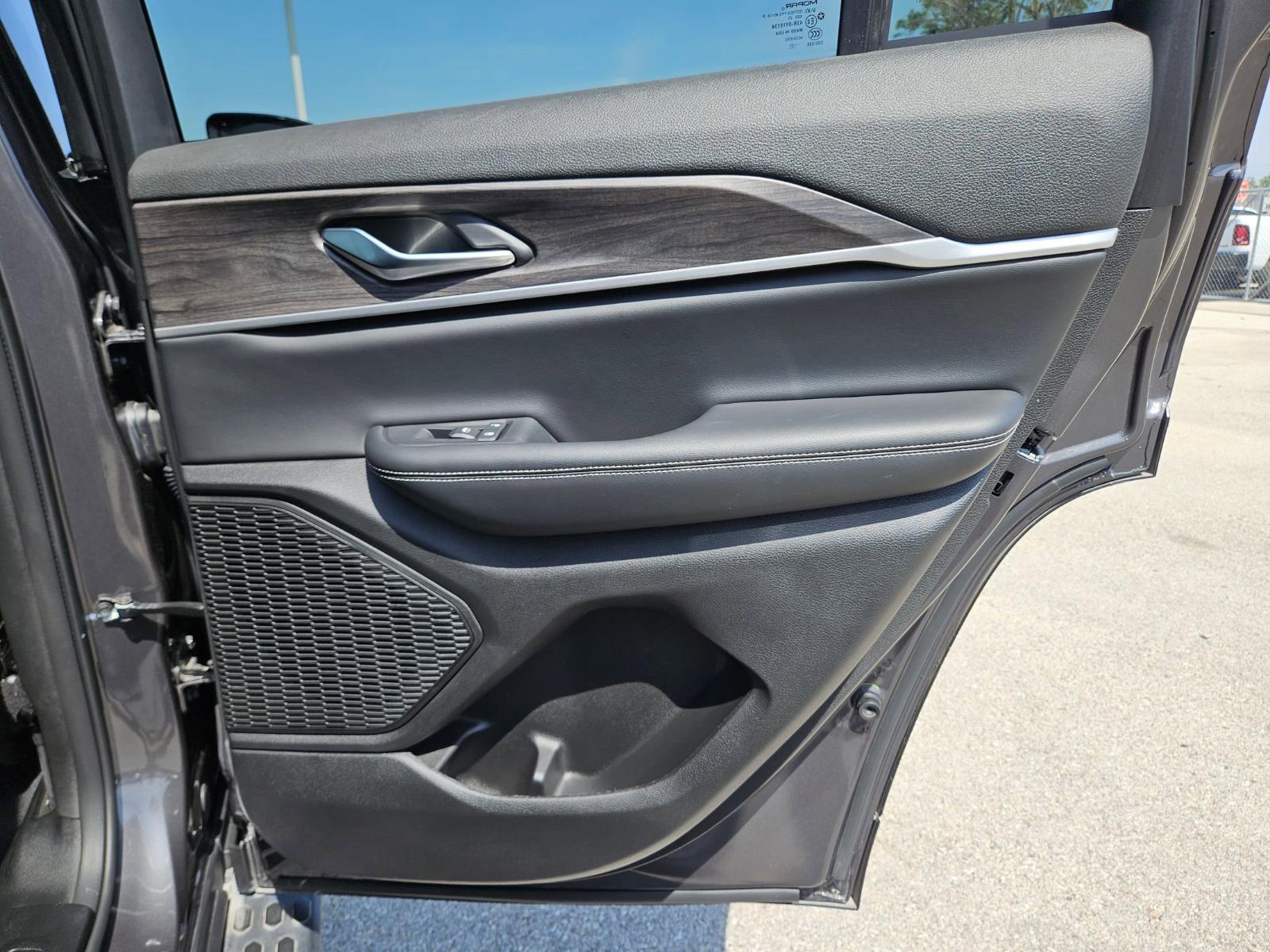 2023 Jeep Grand Cherokee Vehicle Photo in Seguin, TX 78155