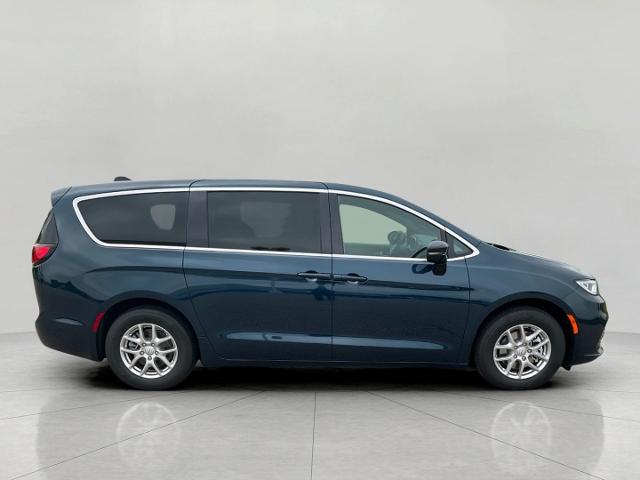2025 Chrysler Pacifica Vehicle Photo in Kaukauna, WI 54130
