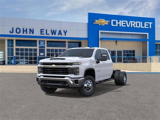 2025 Chevrolet Silverado 3500 HD CC Vehicle Photo in ENGLEWOOD, CO 80113-6708