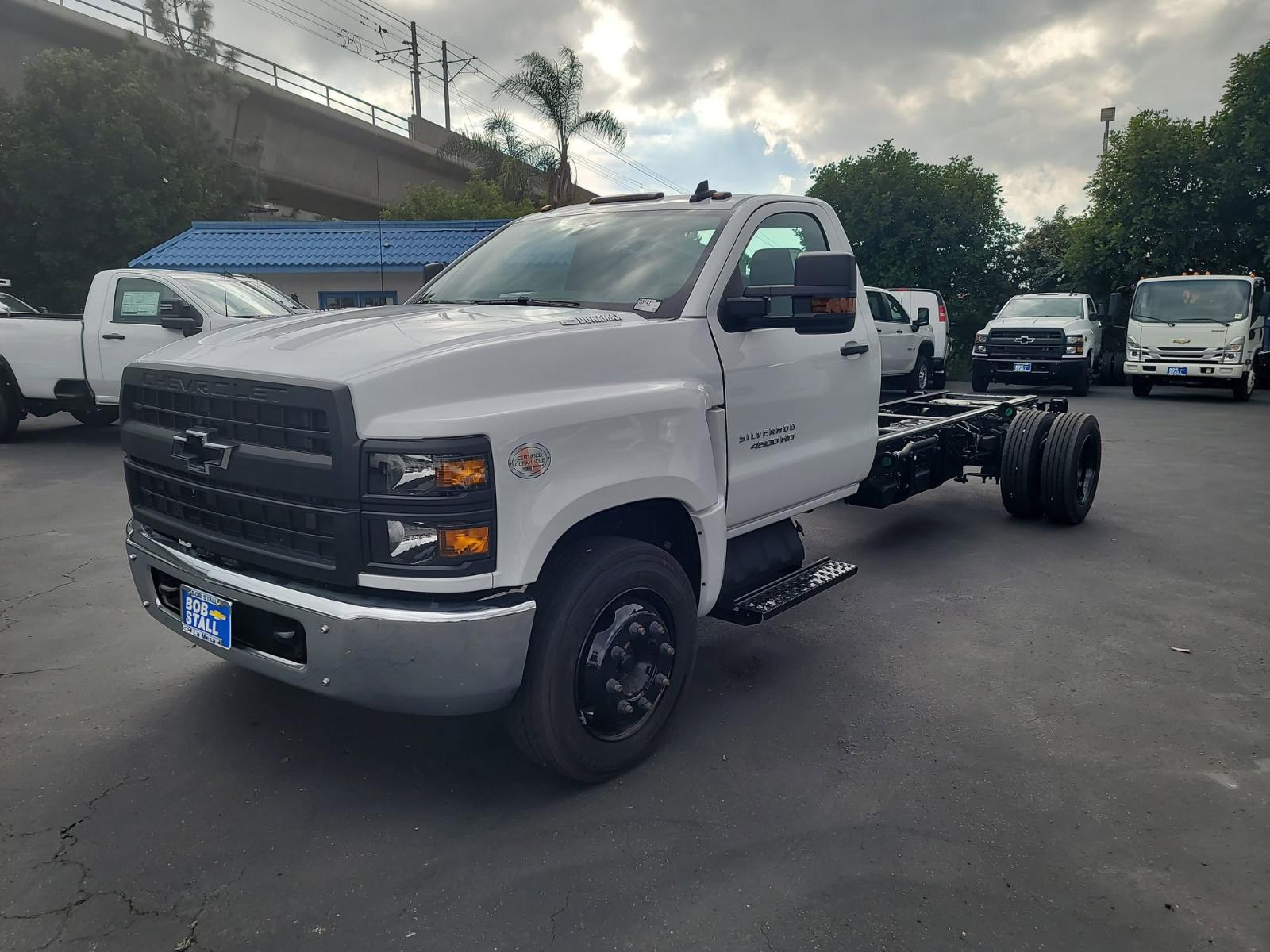 2023 Chevrolet Silverado Chassis Cab Vehicle Photo in LA MESA, CA 91942-8211