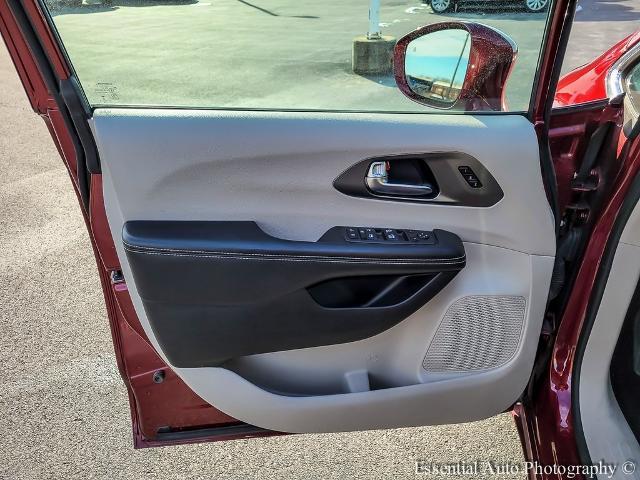 2022 Chrysler Pacifica Vehicle Photo in OAK LAWN, IL 60453-2517