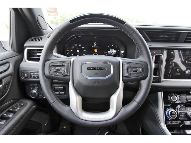 2024 GMC Yukon XL Vehicle Photo in ROSENBERG, TX 77471-5675