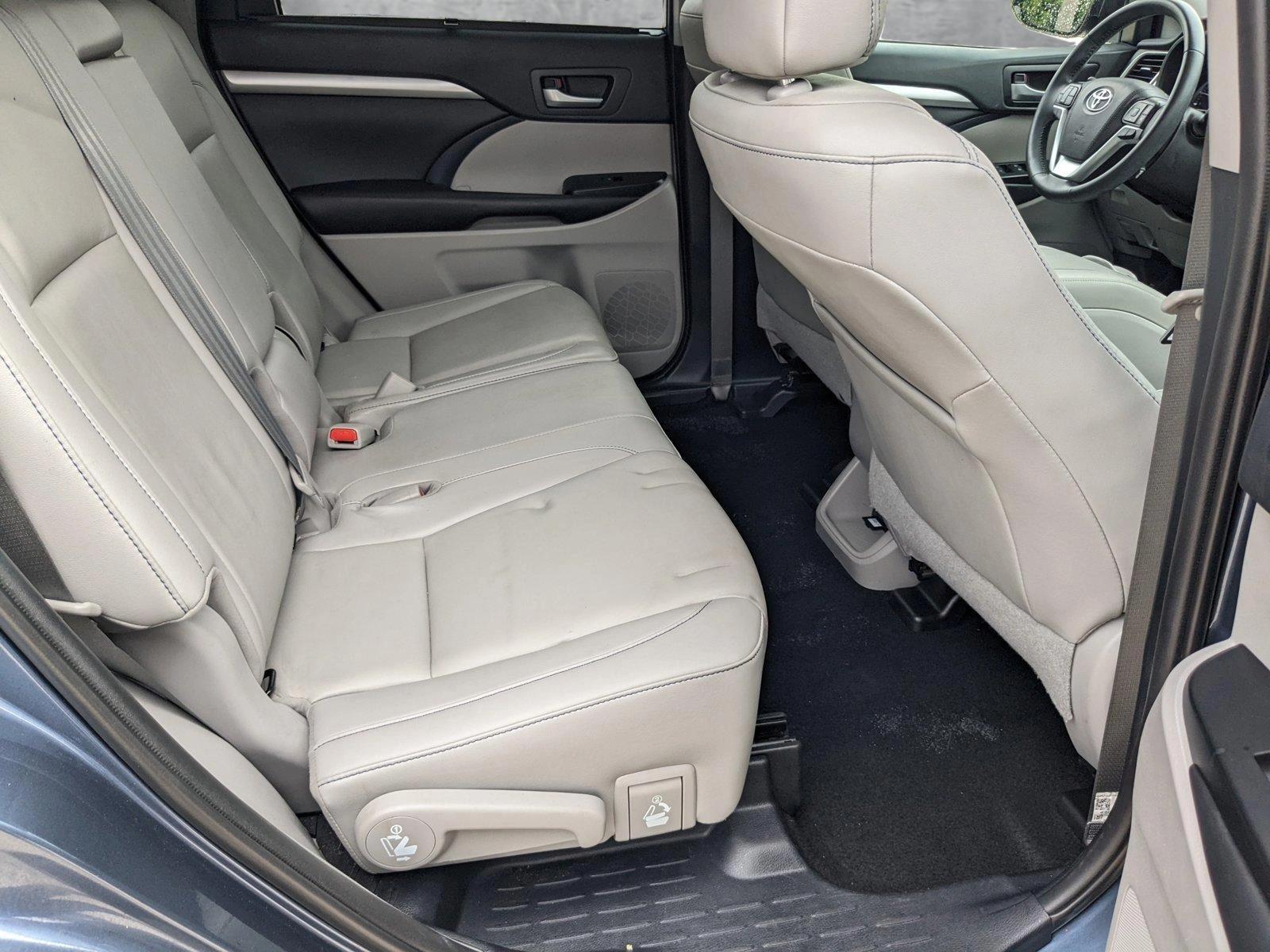 2019 Toyota Highlander Vehicle Photo in Davie, FL 33331