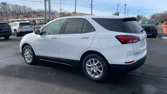 2023 Chevrolet Equinox Vehicle Photo in MOON TOWNSHIP, PA 15108-2571