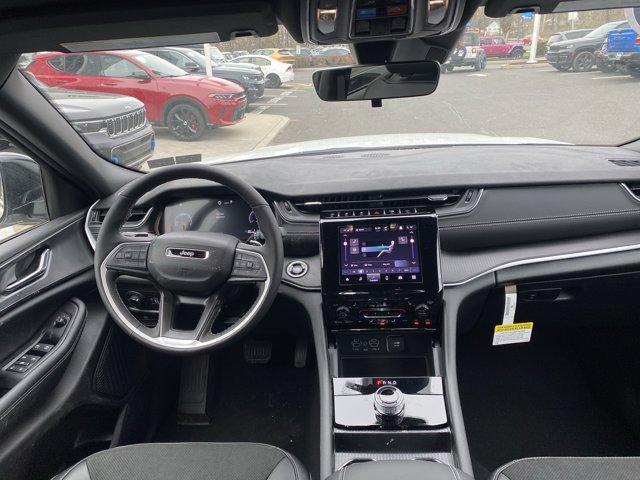 2025 Jeep Grand Cherokee Vehicle Photo in Doylsetown, PA 18901