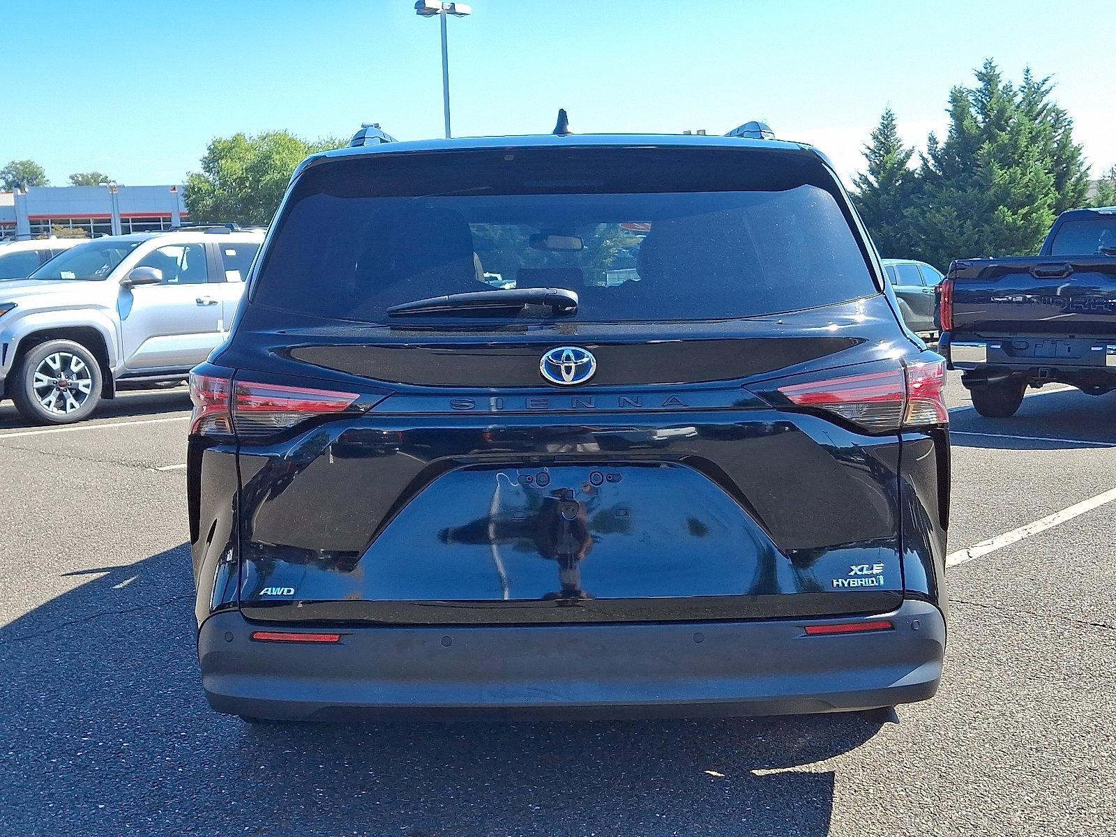 2022 Toyota Sienna Vehicle Photo in Trevose, PA 19053