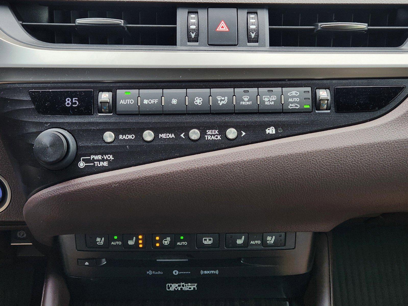 2019 Lexus ES 300h Vehicle Photo in PLANO, TX 75024