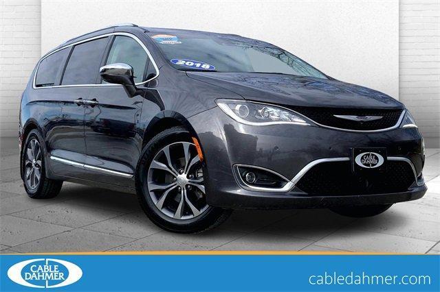 2018 Chrysler Pacifica Vehicle Photo in KANSAS CITY, MO 64114-4502