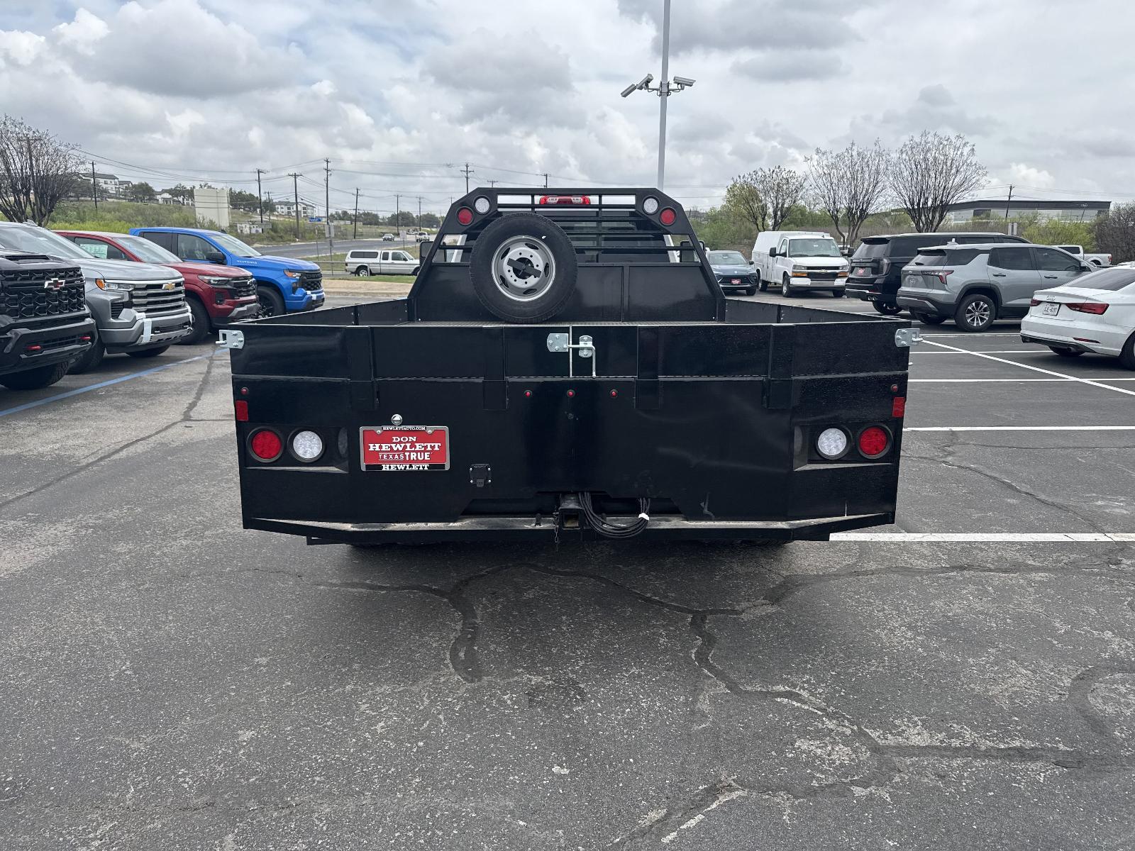 2025 Chevrolet Silverado 3500 HD Chassis Cab Vehicle Photo in GEORGETOWN, TX 78626-7508