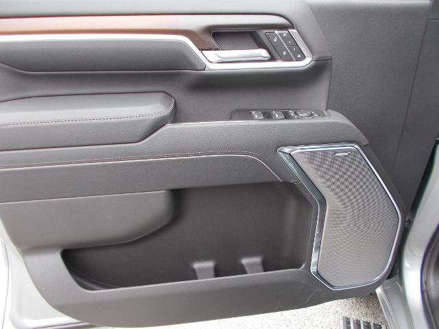 2025 GMC Sierra 2500 HD Vehicle Photo in LOWELL, MA 01852-4336