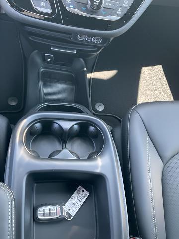 2025 Chrysler Pacifica Vehicle Photo in Kaukauna, WI 54130
