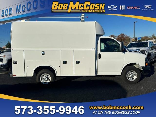 2024 Chevrolet Express Cutaway 3500 Vehicle Photo in COLUMBIA, MO 65203-3903