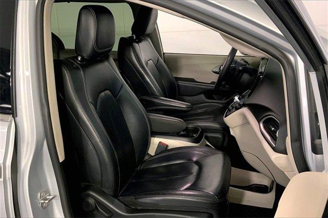 2022 Chrysler Pacifica Vehicle Photo in KANSAS CITY, MO 64114-4502