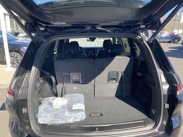 2025 Jeep Grand Cherokee L Vehicle Photo in Doylsetown, PA 18901