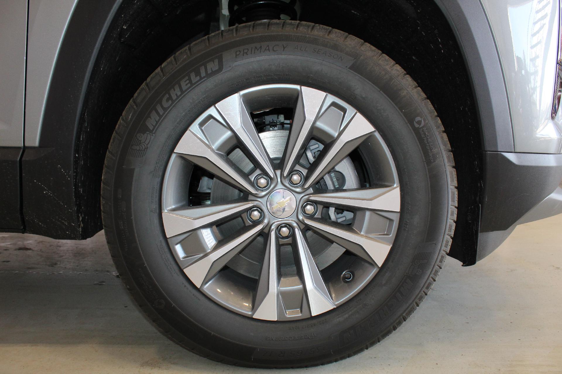 2025 Chevrolet Equinox Vehicle Photo in NORTHAMPTON, MA 01060-1120