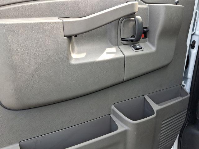 2024 Chevrolet Express Cutaway 3500 Vehicle Photo in DANBURY, CT 06810-5034