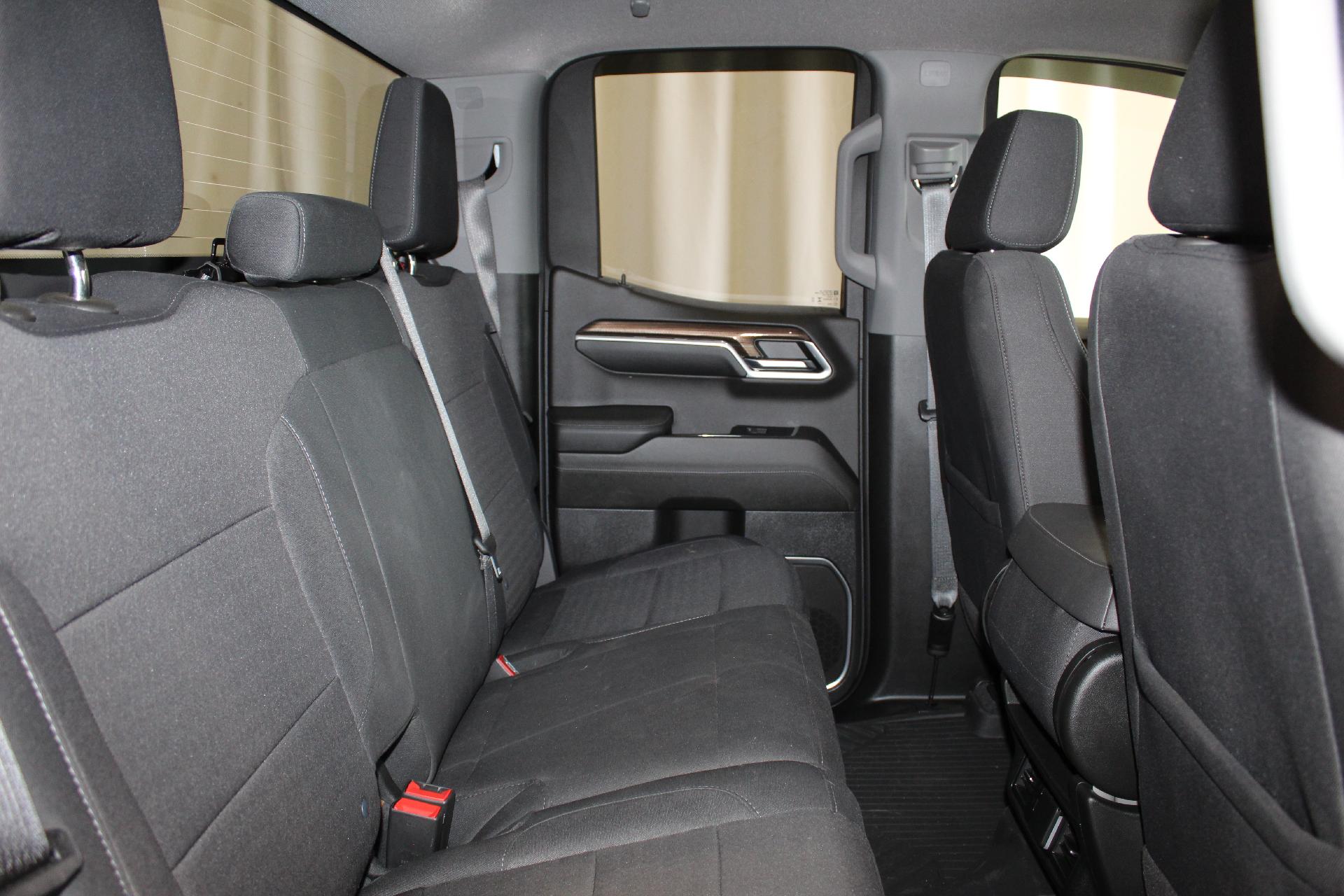 2024 Chevrolet Silverado 1500 Vehicle Photo in NORTHAMPTON, MA 01060-1120