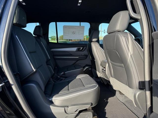2025 Buick Enclave Vehicle Photo in COLUMBIA, MO 65203-3903