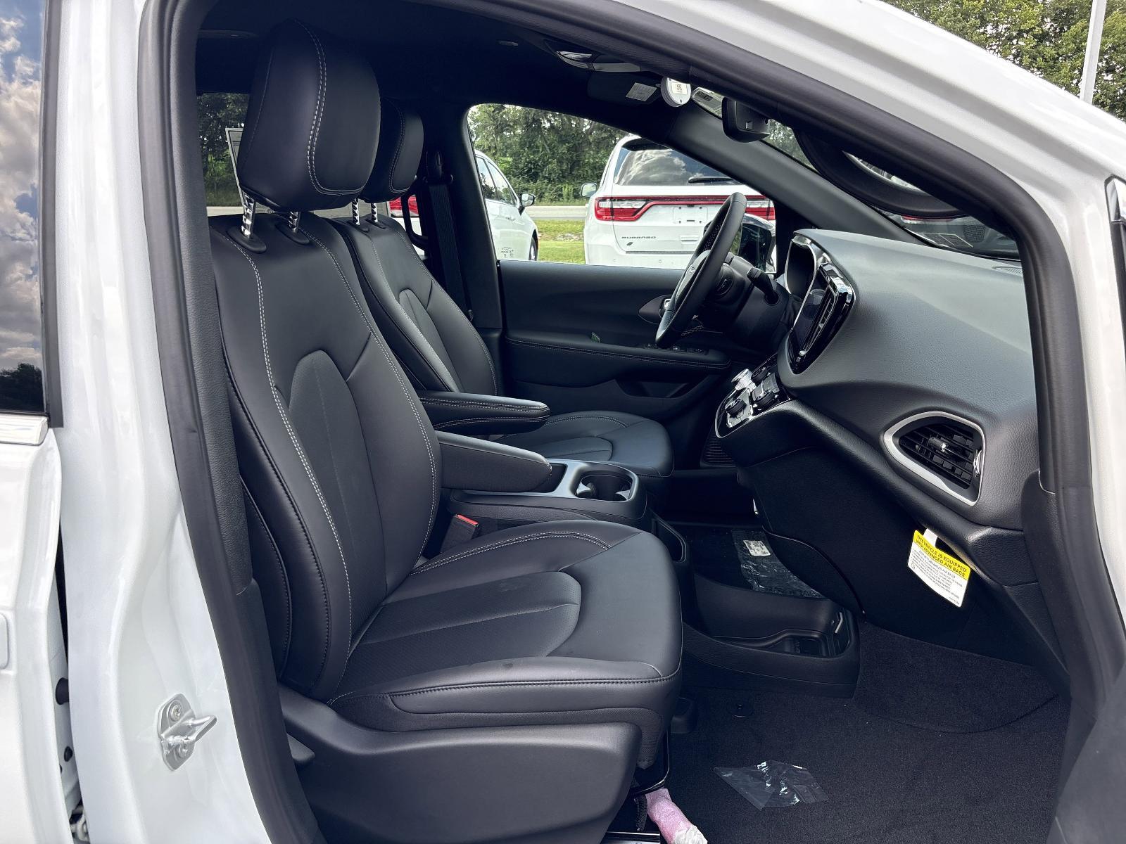 2025 Chrysler Voyager Vehicle Photo in Mechanicsburg, PA 17050-1707