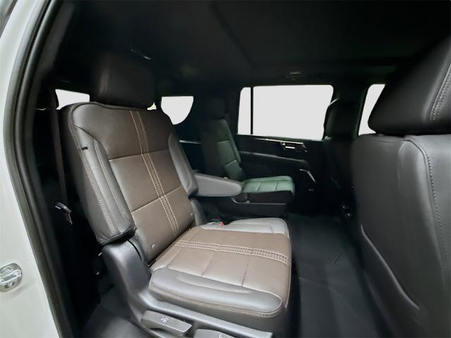2025 Chevrolet Suburban Vehicle Photo in EVERETT, WA 98203-5662