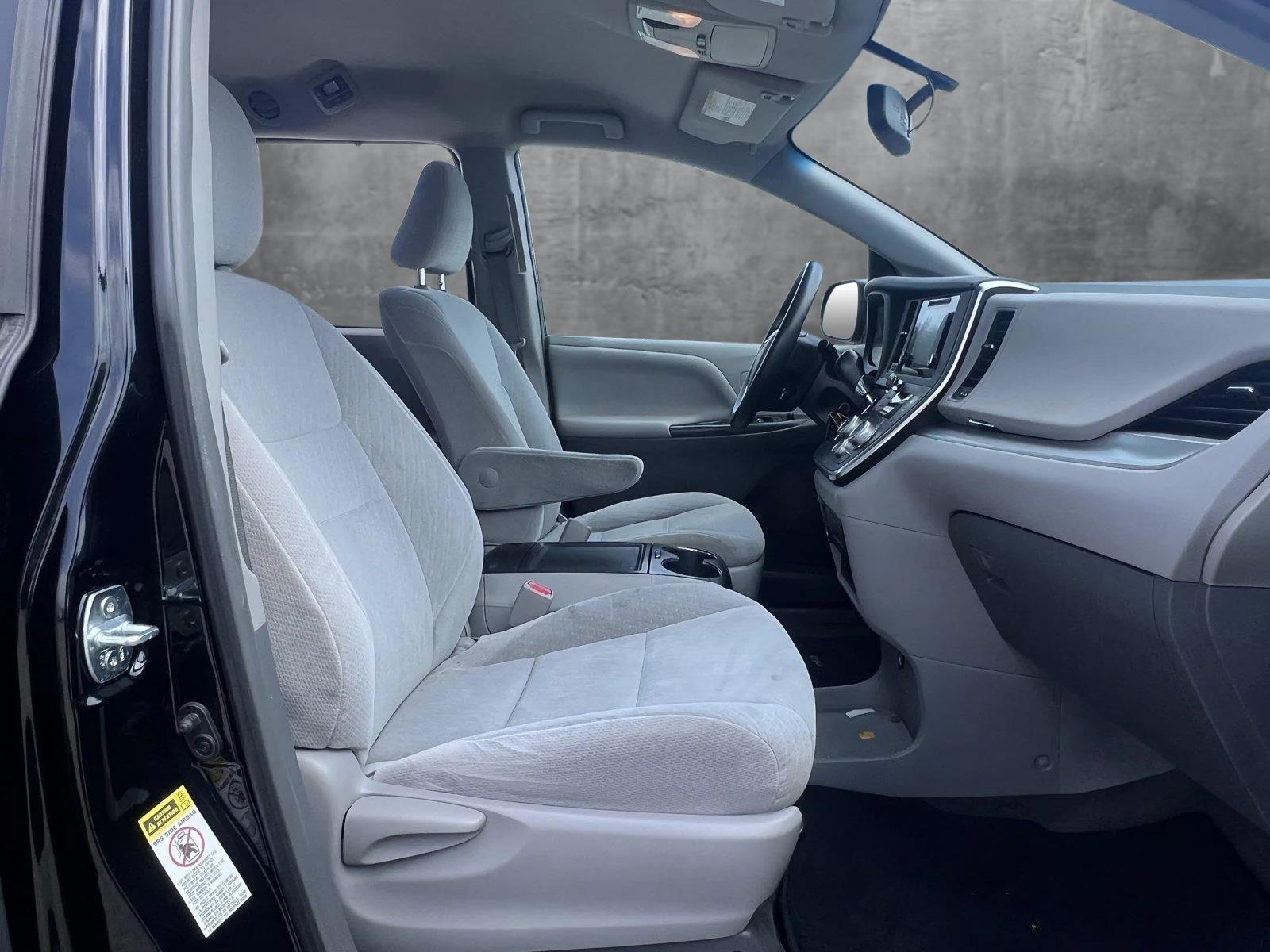 2015 Toyota Sienna Vehicle Photo in Santa Clarita, CA 91355