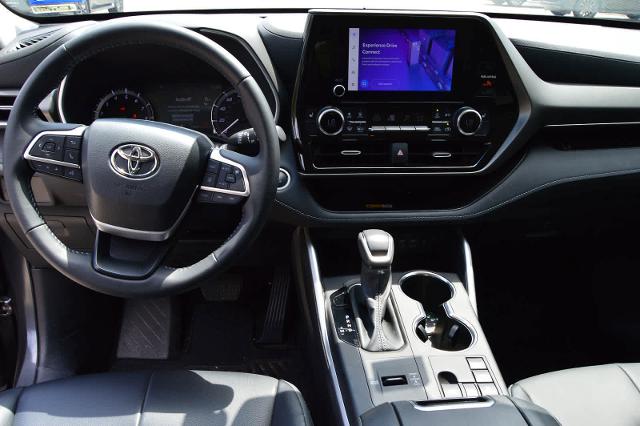 2024 Toyota Highlander Vehicle Photo in Houston, TX 77090