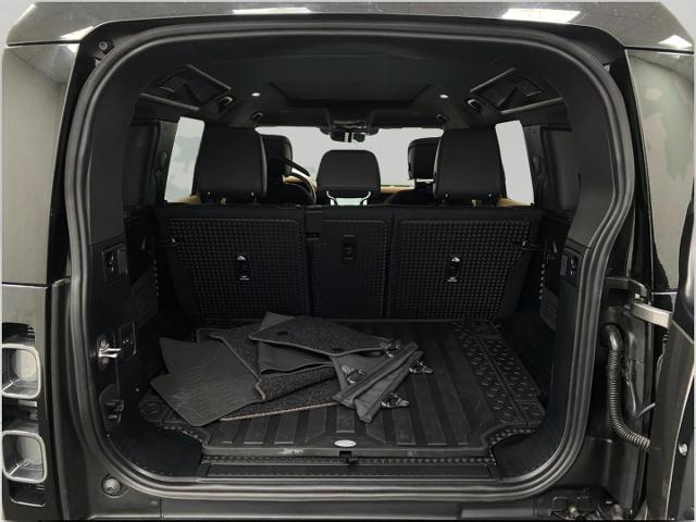 2024 Defender Vehicle Photo in Appleton, WI 54913