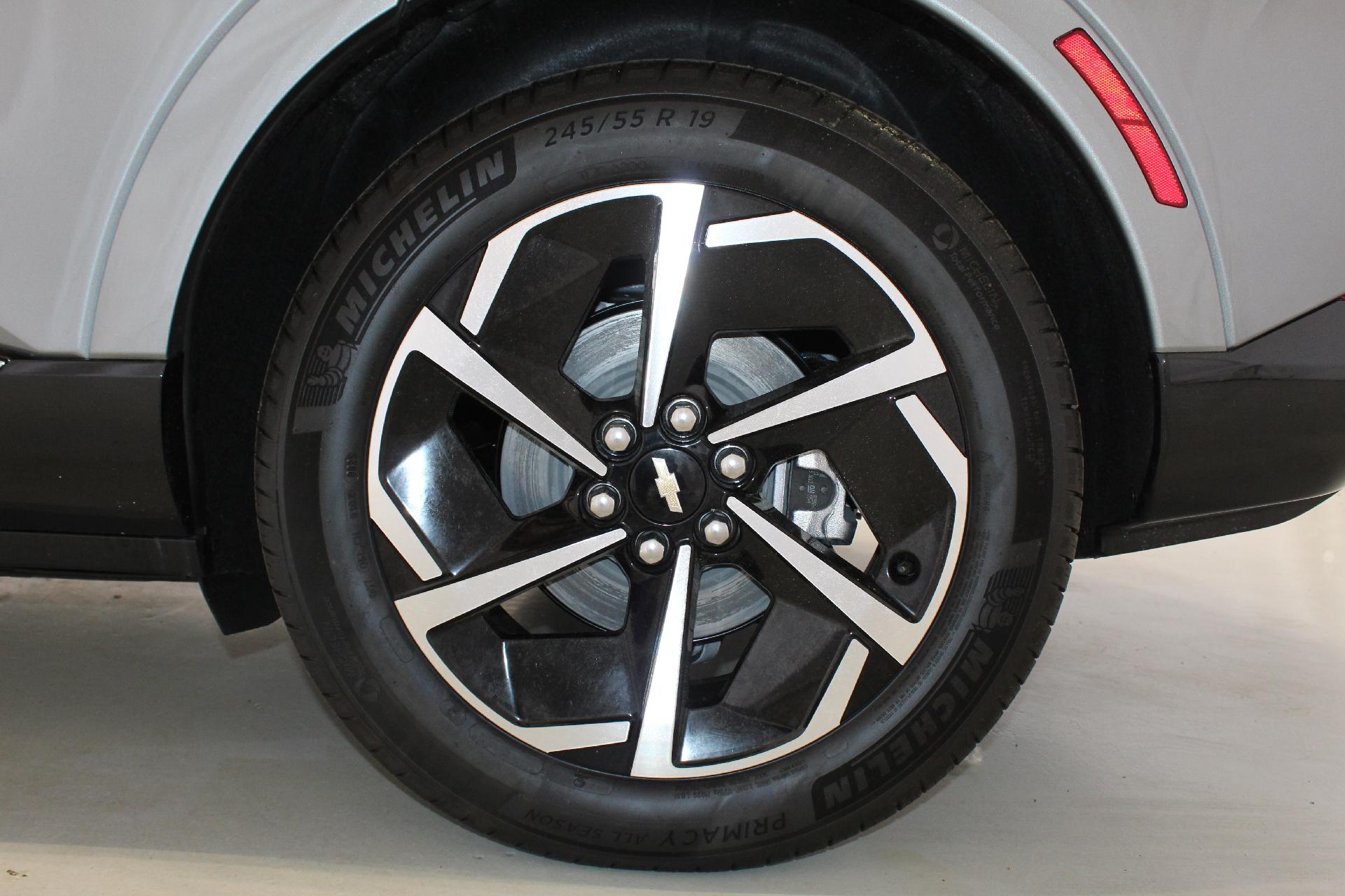 2025 Chevrolet Equinox EV Vehicle Photo in NORTHAMPTON, MA 01060-1120