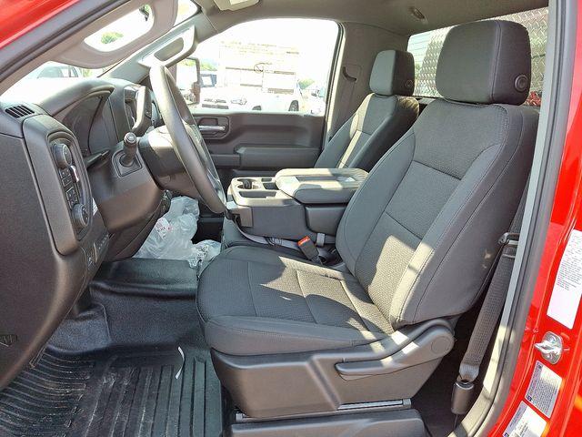 2025 Chevrolet Silverado 3500 HD Chassis Cab Vehicle Photo in DANBURY, CT 06810-5034