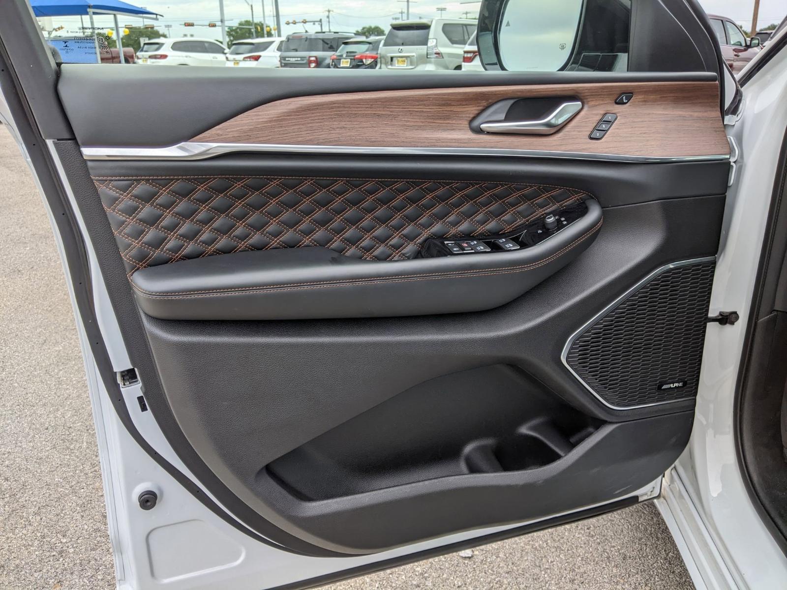 2022 Jeep Grand Cherokee Vehicle Photo in Seguin, TX 78155