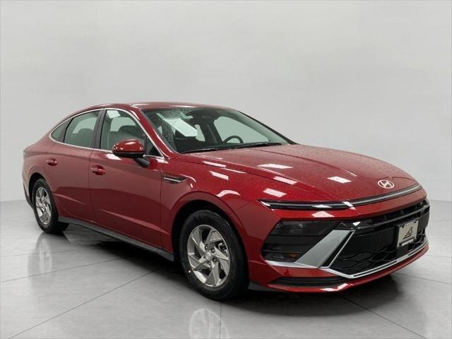 2025 Hyundai SONATA Vehicle Photo in Neenah, WI 54956