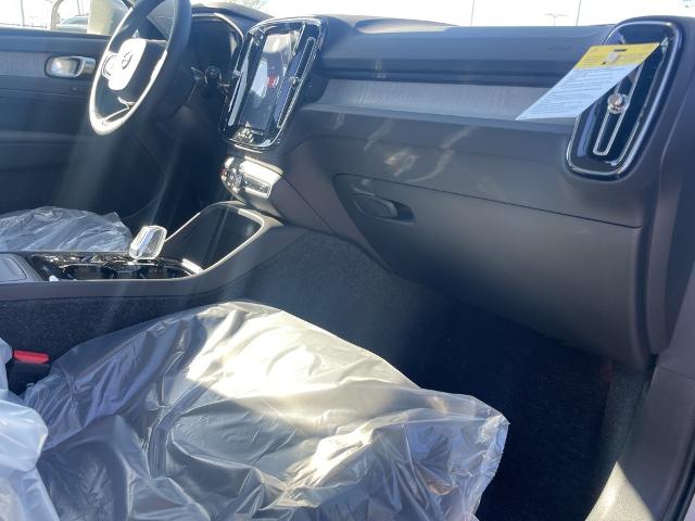 2025 Volvo XC40 Vehicle Photo in Grapevine, TX 76051