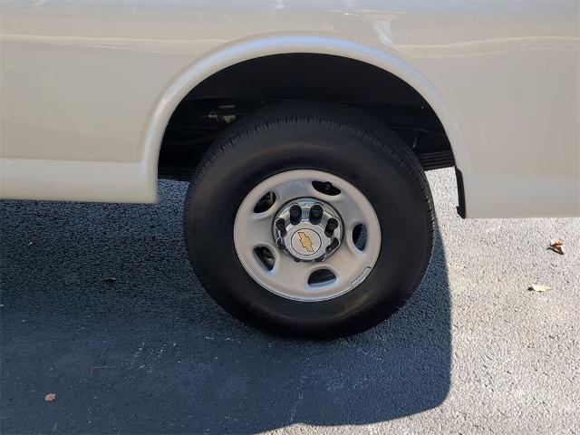 2024 Chevrolet Express Passenger 3500 Vehicle Photo in ALBERTVILLE, AL 35950-0246