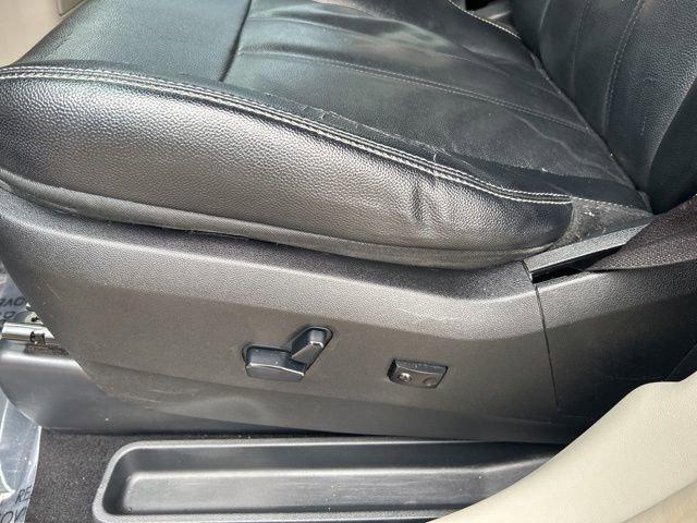 2015 Chrysler Town & Country Vehicle Photo in MEDINA, OH 44256-9631