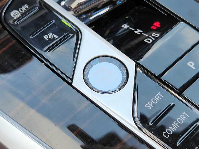 2025 BMW X7 M60i Vehicle Photo in PLANO, TX 75024