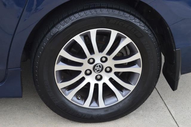 2020 Toyota Sienna Vehicle Photo in Houston, TX 77090