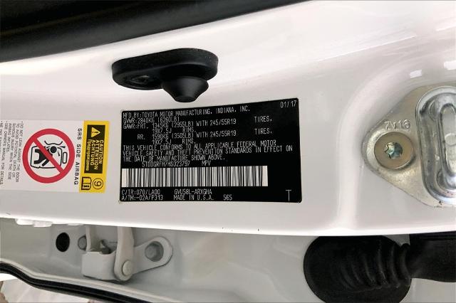 2017 Toyota Highlander Vehicle Photo in Lees Summit, MO 64086