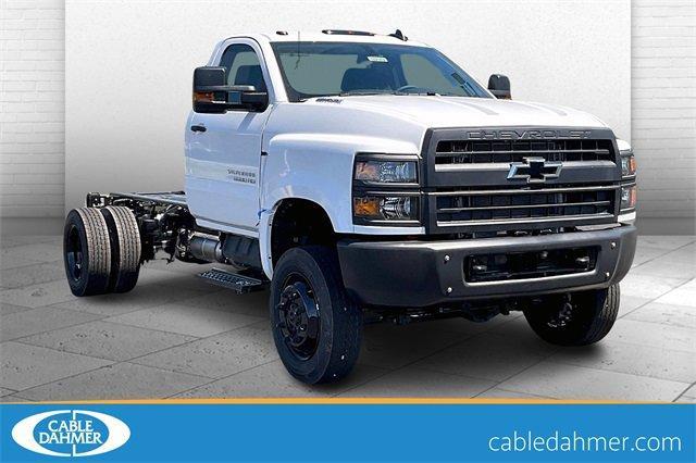 2024 Chevrolet Silverado 6500 HD Vehicle Photo in INDEPENDENCE, MO 64055-1314