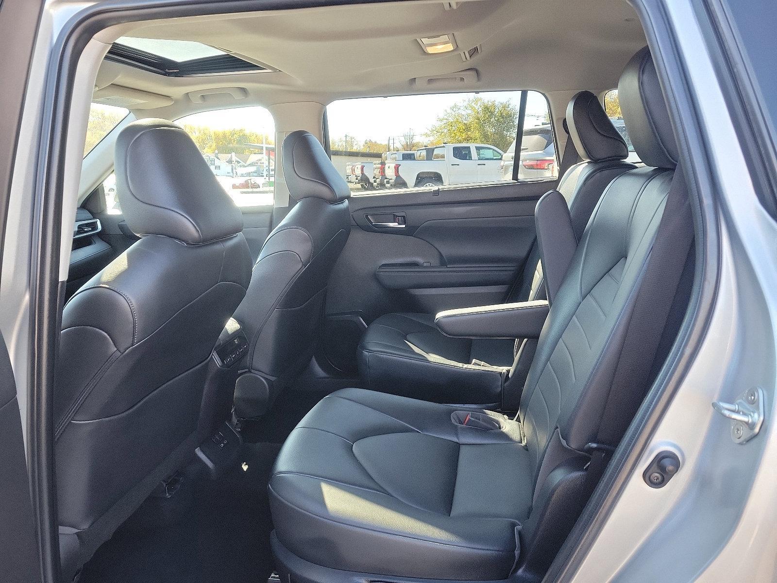 2022 Toyota Highlander Vehicle Photo in Trevose, PA 19053