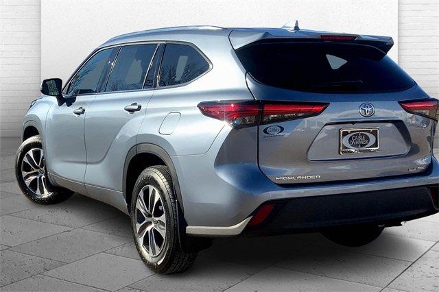 2021 Toyota Highlander Vehicle Photo in TOPEKA, KS 66609-0000