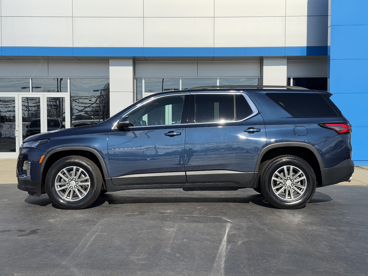 2023 Chevrolet Traverse Vehicle Photo in BOONVILLE, IN 47601-9633