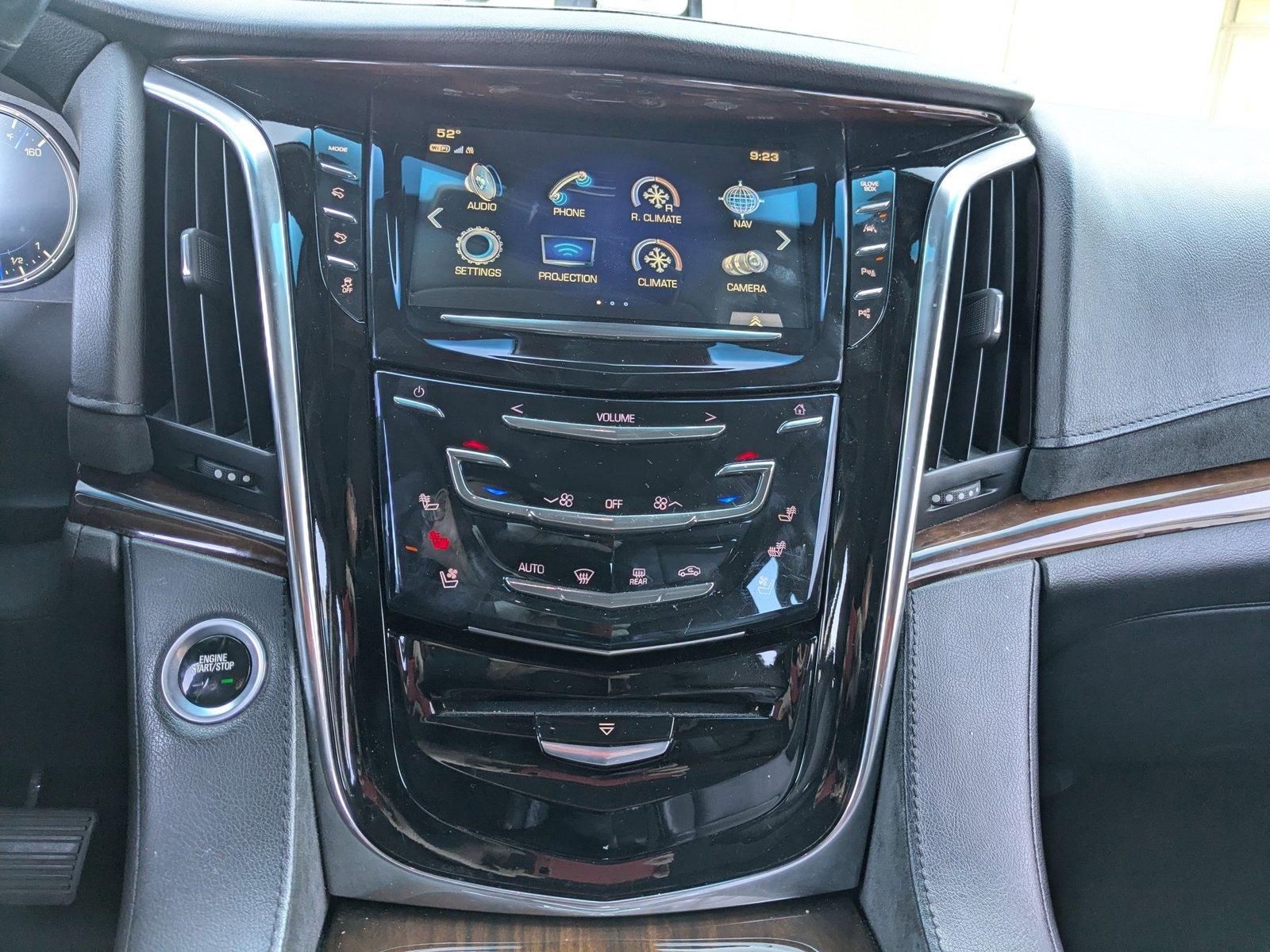 2018 Cadillac Escalade Vehicle Photo in VALENCIA, CA 91355-1705