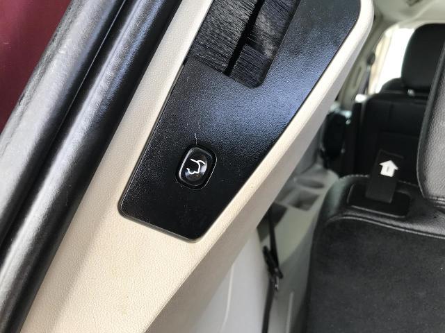2015 Chrysler Town & Country Vehicle Photo in GREEN BAY, WI 54303-3330