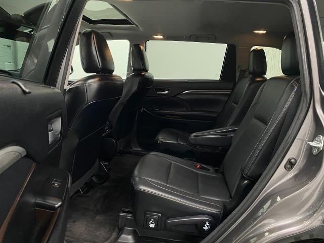 2017 Toyota Highlander Vehicle Photo in Appleton, WI 54913