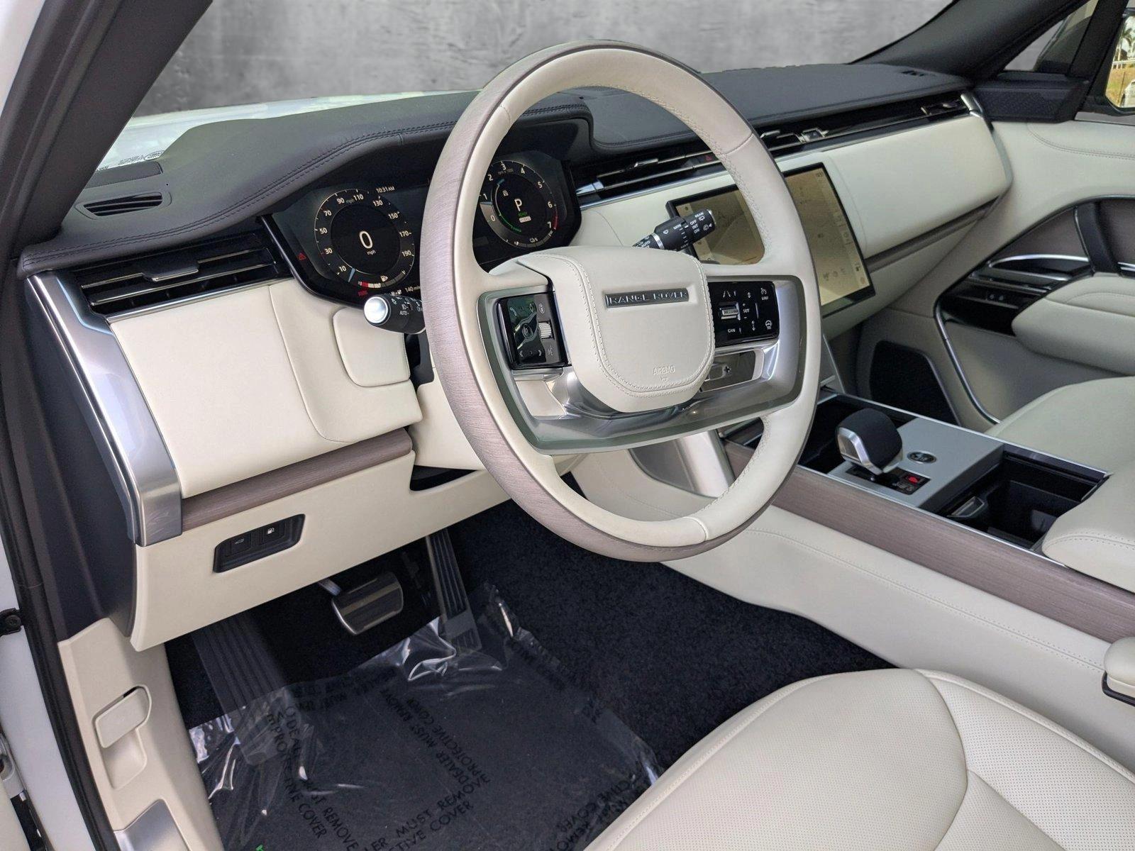 2025 Land Rover Range Rover Vehicle Photo in Pompano Beach, FL 33064